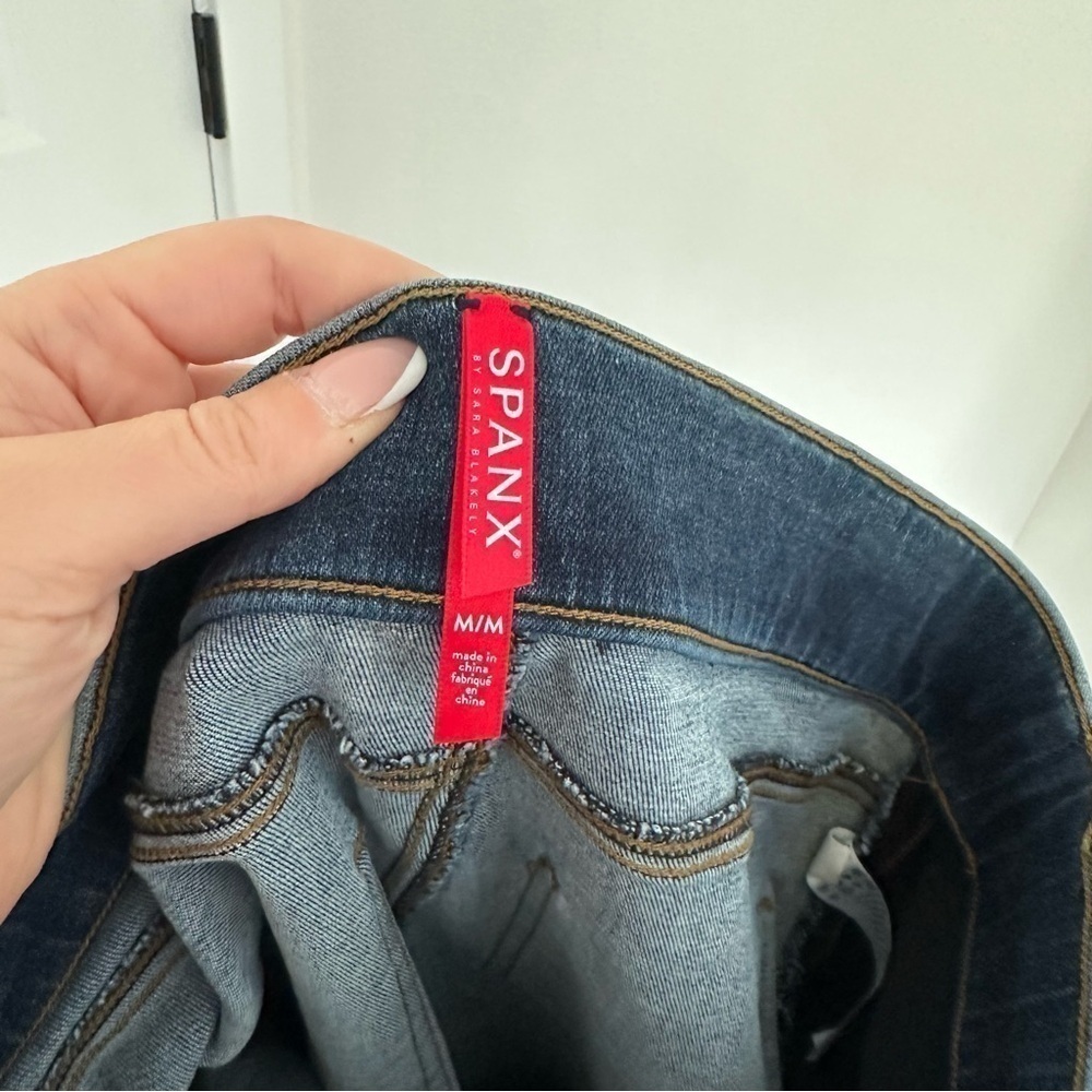 Spanx Distressed Skinny Jeans Pull On Style Medium Wash Raw Hem Size M Women’s - Picture 9 of 10